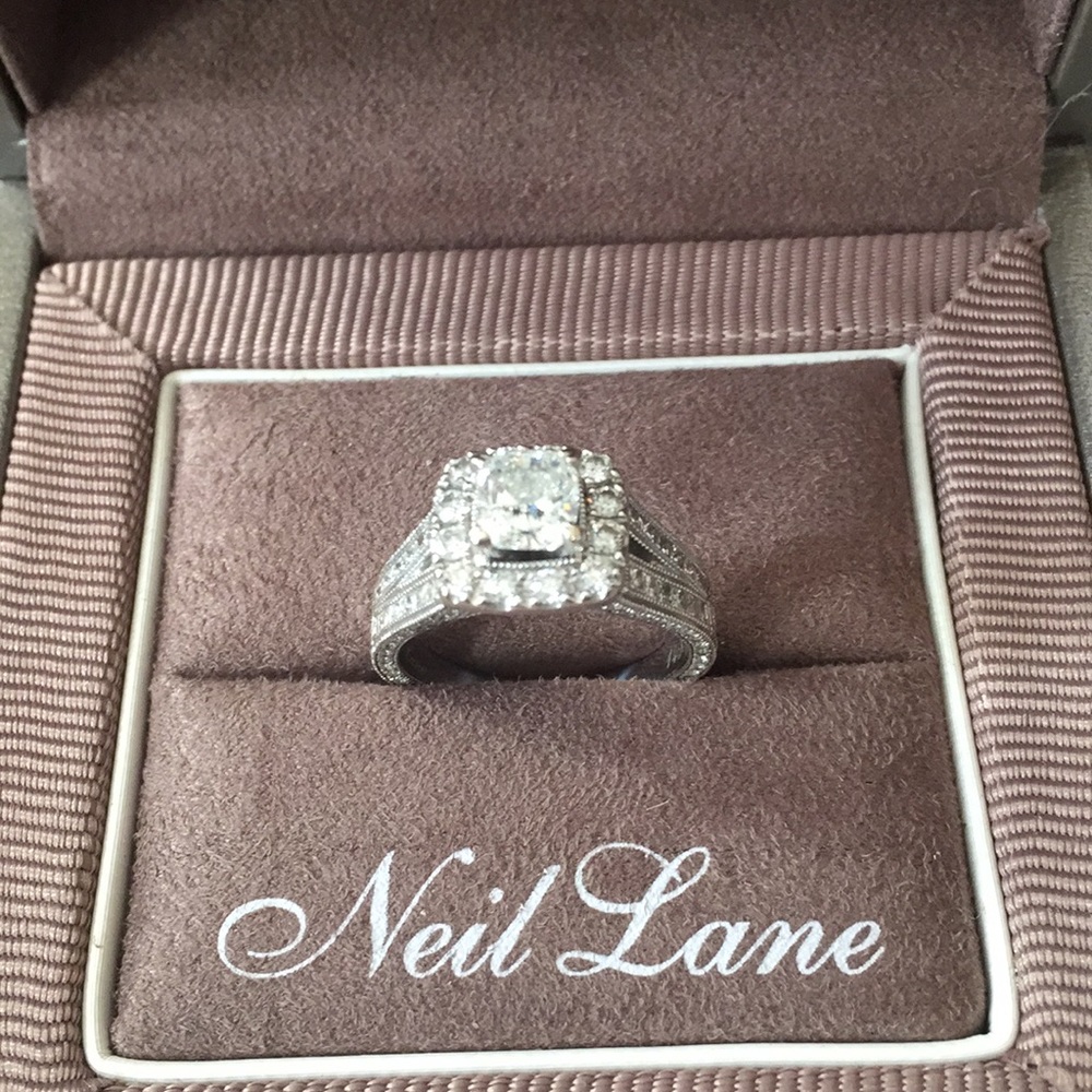 🌹Wow🌹Neil Lane 2ct tdw cushion cut diamond ring